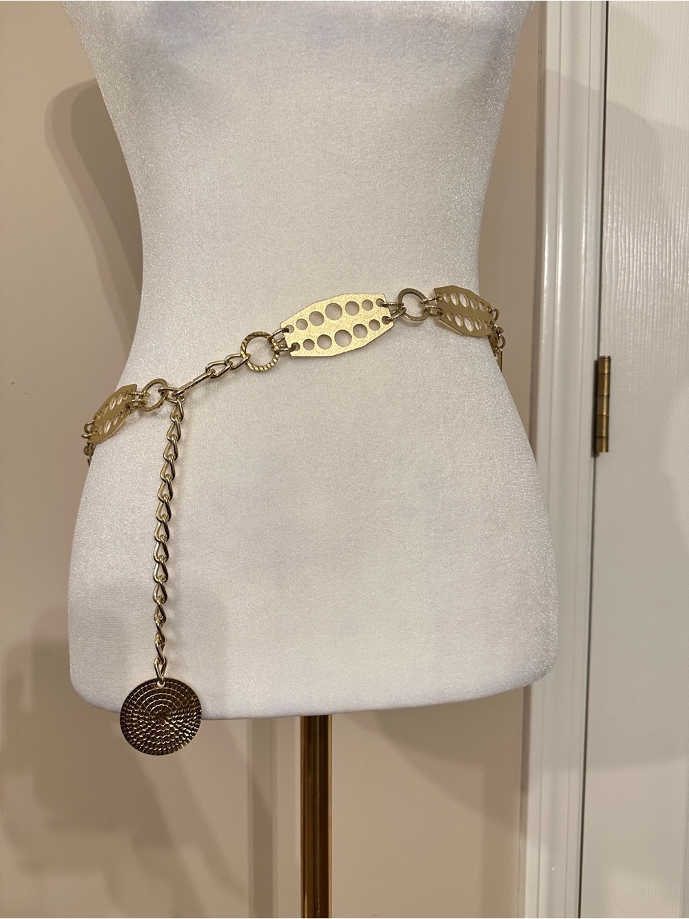 Vintage Gold-Link Decorative Waist Belt with Drop Medallion